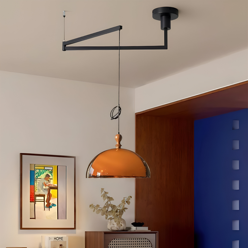 Pendelleuchte mit verstellbarem Schwenkarm